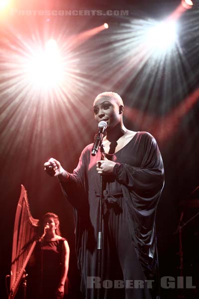 LAURA MVULA - 2013-11-10 - PARIS - La Cigale - 